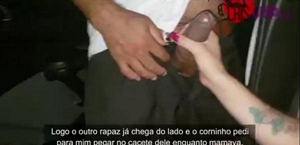  Cristina Almeida em público, na pracinha com um desconhecido dotado, a camisinha estourou de tão grosso que era o cacete do safado, corno manso filma enquanto é humilhado por ela. Dogging 2 - Parte 22